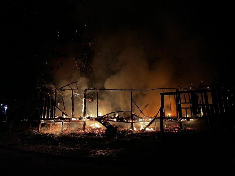 sakarya’da iki ev ve iki depo yandı: kundaklama iddiası