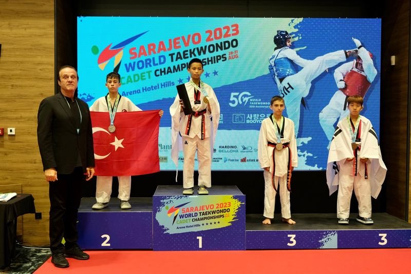 Utku Kap'tan, Dünya Yıldızlar Tekvando Şampiyonası'nda gümüş madalya