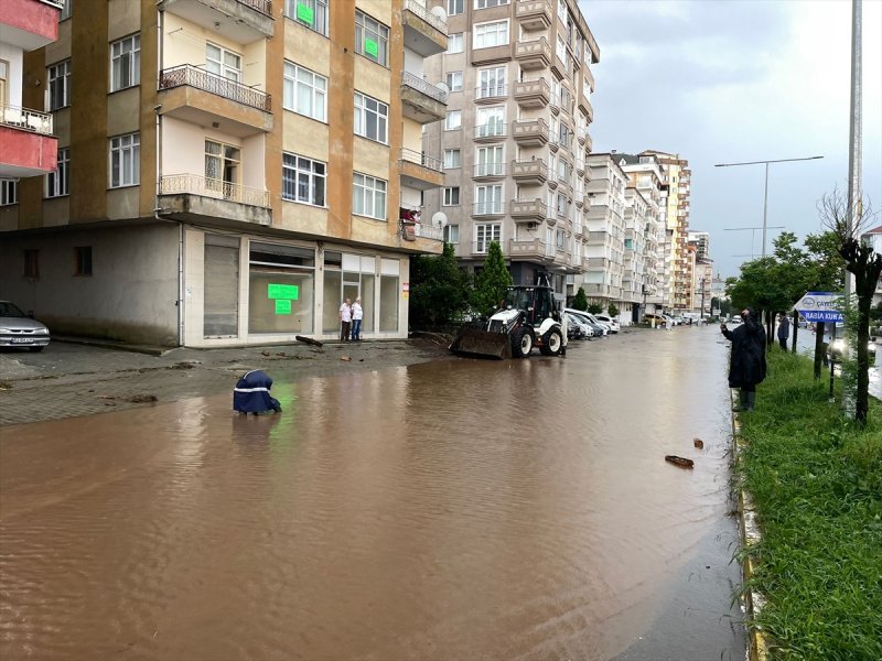 Rize'de şiddetli yağış etkili oldu: 8 ev boşaltıldı!