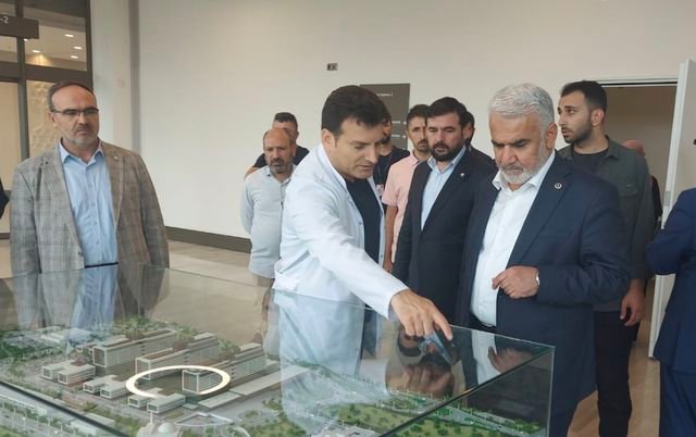 Hüda Par Genel Başkanı Zekeriya Yapıcıoğlu'ndan Çam ve Sakura Hastanesi'ne ziyaret