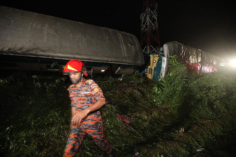 bangladeş’te tren kazası: 17 ölü, 100’den fazla yaralı