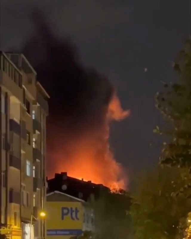 Şişli’de korkutan yangın: 7 katlı binanın çatısı alev alev yandı