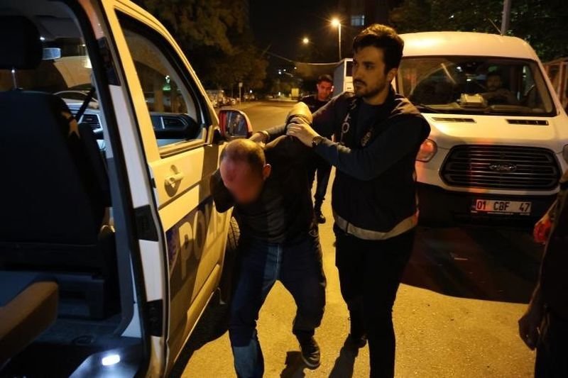 Adana’da polisi ezip kaçmak isteyen 2 kişi tutuklandı