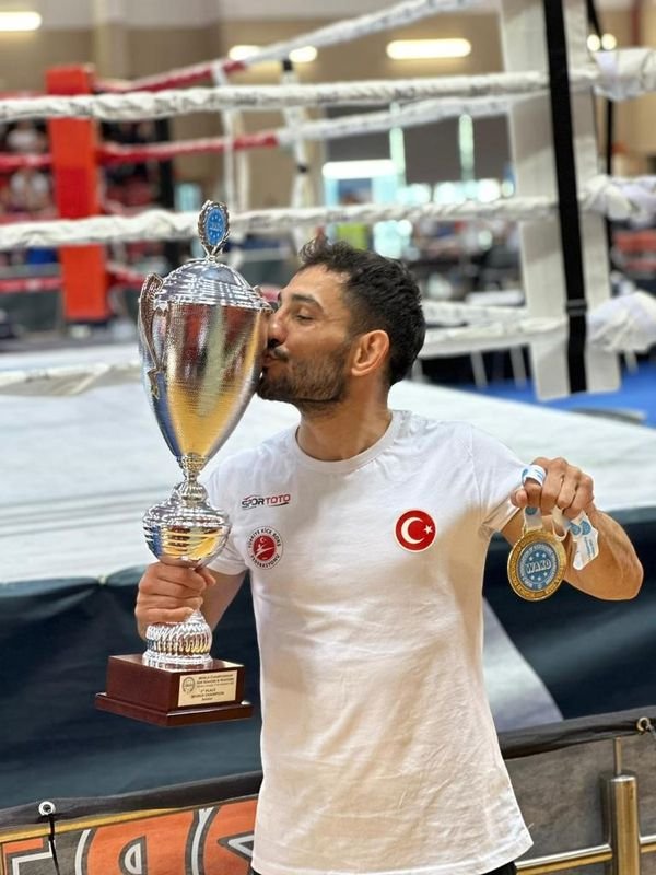 Emre Karaca dünya şampiyonu oldu
