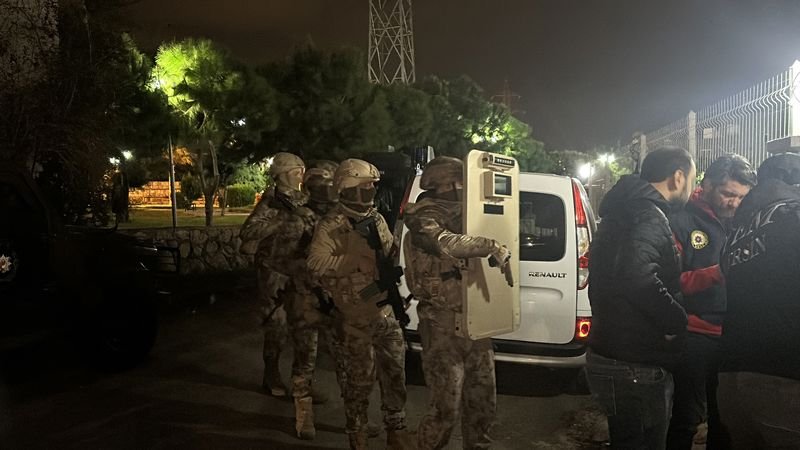 Mersin'de terör örgütlerine operasyon: 12 gözaltı kararı