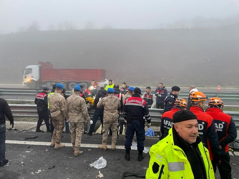 kuzey marmara otoyolu'nda feci kaza: 11 ölü, 57 yaralı