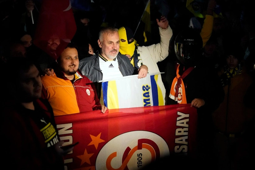 Galatasaray ve Fenerbahçe'ye tarihi karşılama