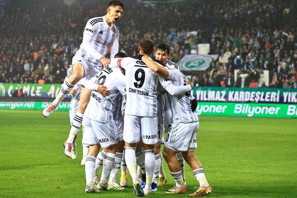 Beşiktaş, Rizespor deplasmanında farklı kazandı: 0-4