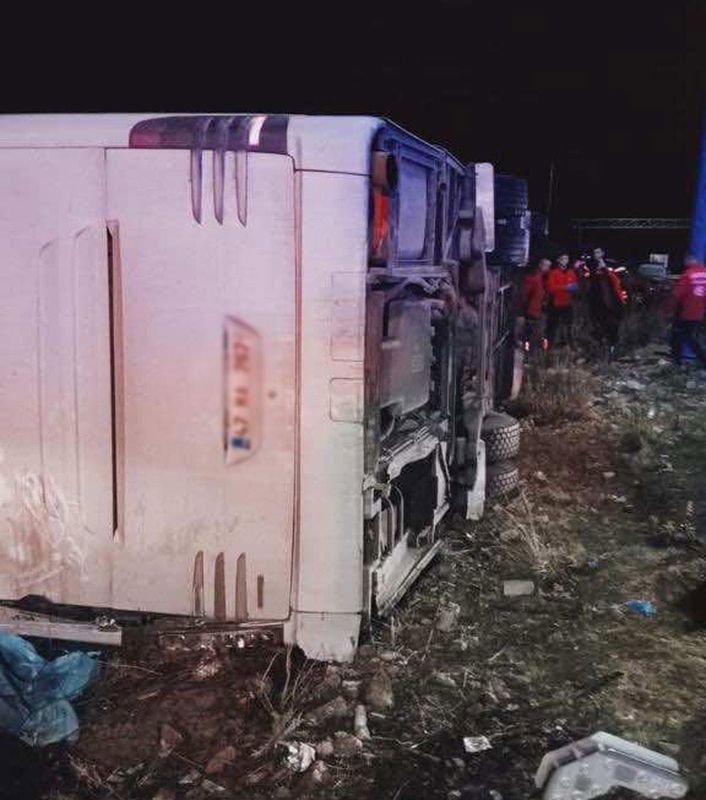mersin’de yolcu otobüsü devrildi: 9 ölü 30 yaralı