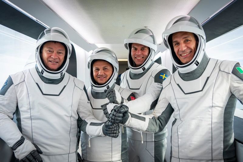 türkiye'nin ilk astronotu alper gezeravcı'nın uzay yolculuğu başladı